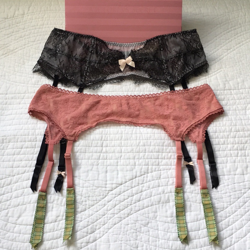 Victoria’s Secret Two Garters Vintage Style M/L NWT